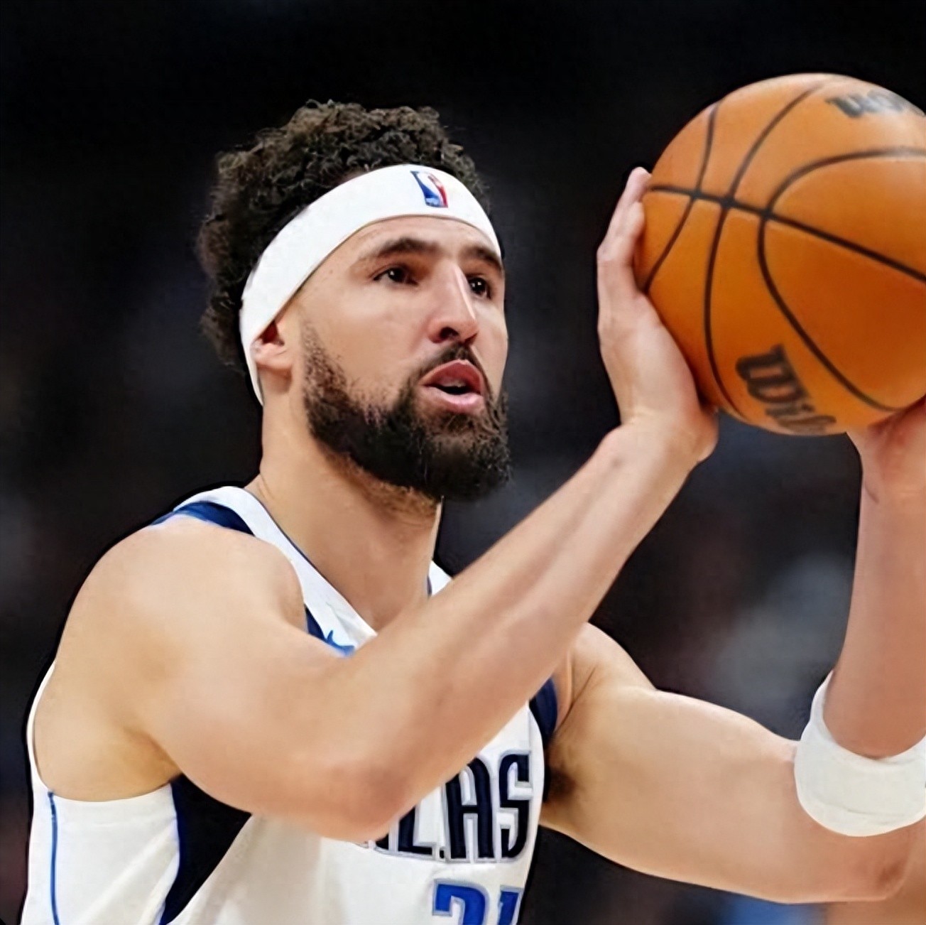 九游电脑版修改-东契奇迎来五赛季出色发挥，利物浦观众热烈欢呼！气势如虹延续-九游电脑版修改